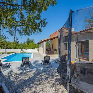Desapemani With Heated Pool Žminj